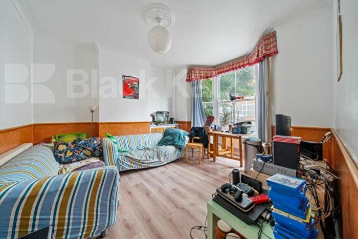 6 Bedroom Flat To Rent In Elthorne Road, Archway, N19