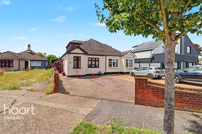 4 Bedroom Semi-Detached Bungalow For Sale In Hood Road, Rainham, RM13