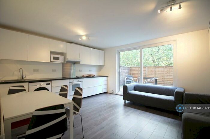 4 Bedroom Flat To Rent In Trimdon, London, NW1