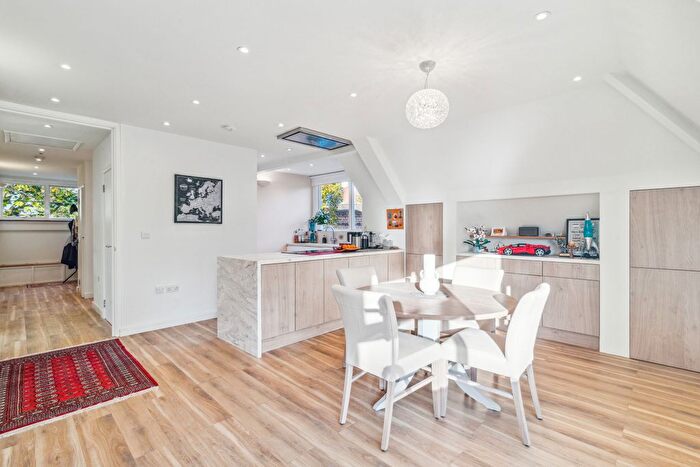 2 Bedroom Flat To Rent In Barrowgate Road, Turnham Green, W4