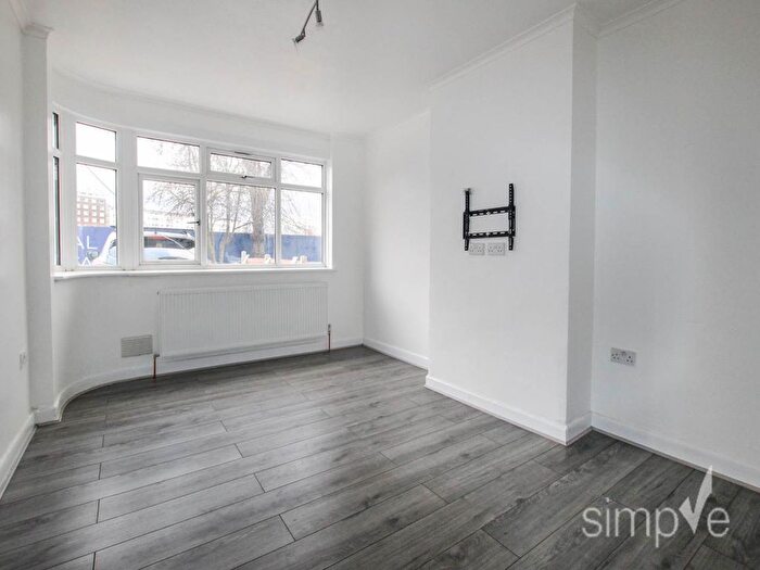 2 Bedroom Flat To Rent In Nestles Avenue, Hayes, Middlesex, UB3