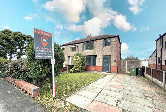 3 Bedroom Semi-Detached House For Sale In Manchester Road, Westhoughton, Bolton, BL5