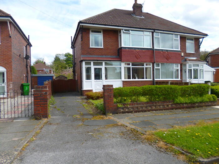 3 Bedroom Semi-Detached House For Sale In Victoria Avenue, Johnstown, Wrexham, LL14