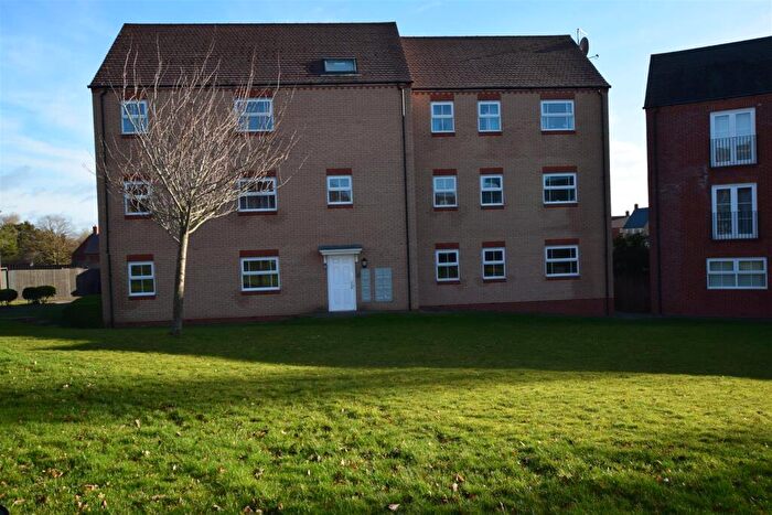 2 Bedroom Flat To Rent In Walkers Way, Roade, NN7