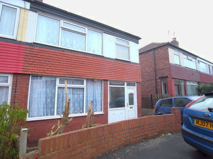 3 Bedroom Semi-Detached House To Rent In Grange Park Close, Oakwood, Leeds, LS8