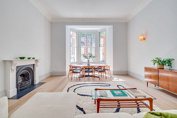 3 Bedroom Flat To Rent In Old Brompton Road, London, SW5