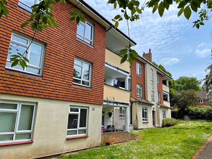 3 Bedroom Apartment To Rent In Kemsing Close, Hayes, BR2