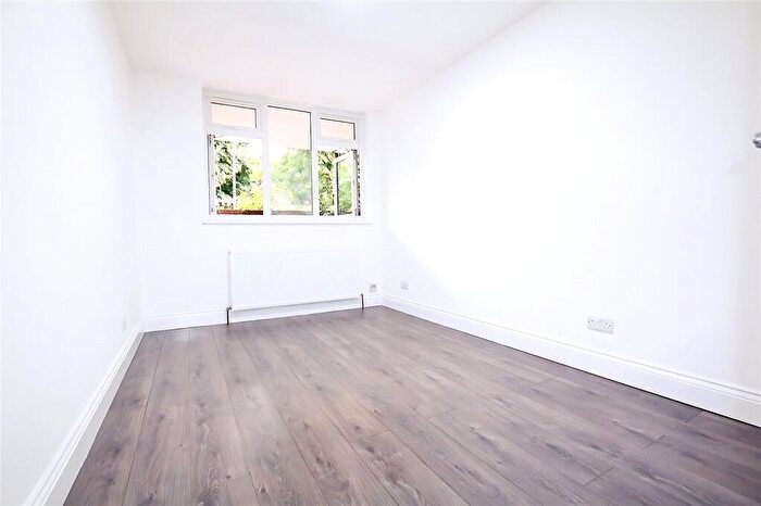 3 Bedroom Apartment To Rent In New Place Square, London, SE16