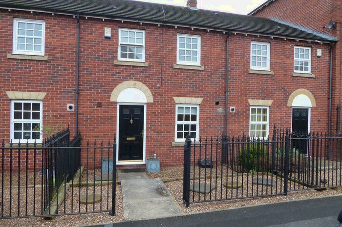 3 Bedroom Town House To Rent In St Mary`s Walk, Sprotbrough, DN5