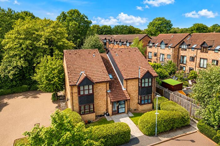 1 Bedroom Apartment For Sale In The Larches, Milford Close, St. Albans, Hertfordshire, AL4