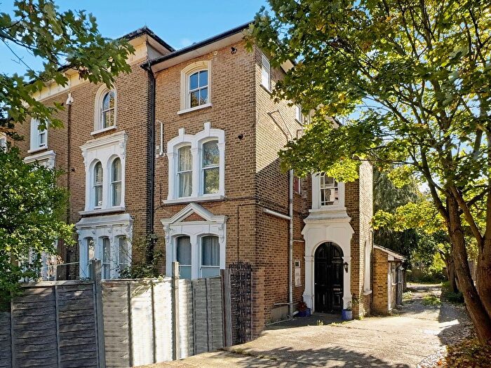 2 Bedroom Flat For Sale In Penge Road, London, SE25