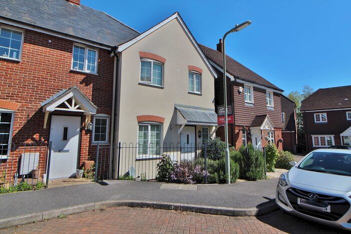 2 Bedroom End Of Terrace House For Sale In Letcombe Place, Horndean, Waterlooville, PO8