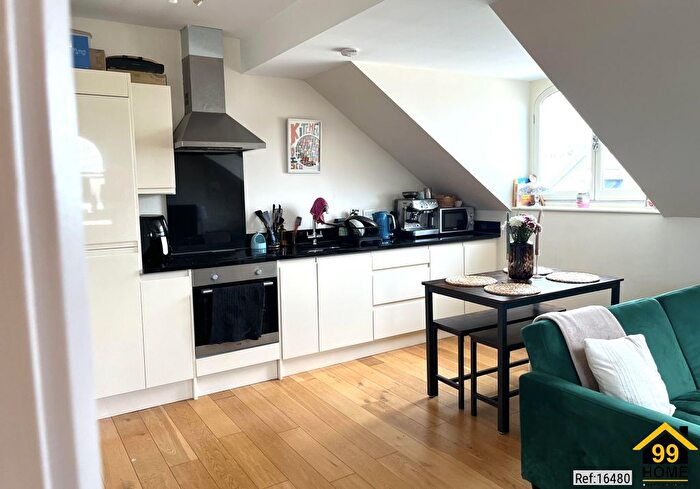 1 Bedroom Flat For Sale In Lebanon Gardens, East Putney, Wandsworth, London, SW18