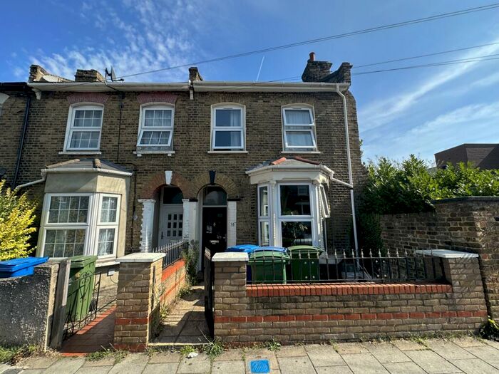 5 Bedroom End Of Terrace House To Rent In Hollydale Road, Peckham, SE15