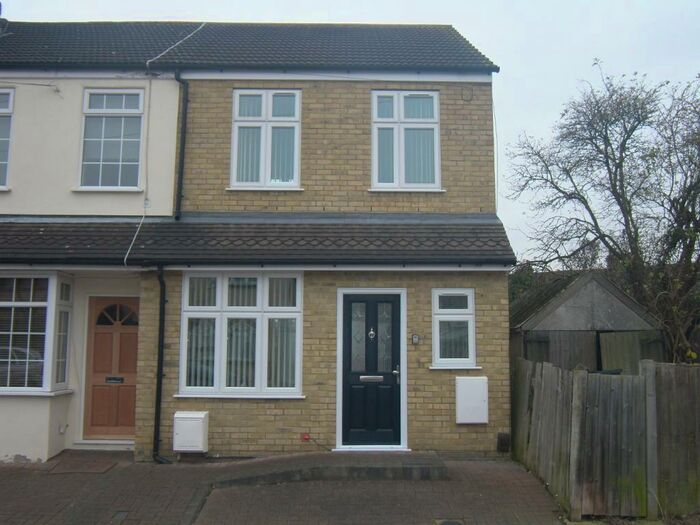 1 Bedroom Semi-Detached House To Rent In Mildmay Road Romford Essex, RM7