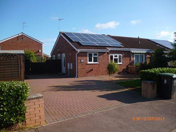 2 Bedroom Bungalow To Rent In Mcinnes Way, Raunds, NN9