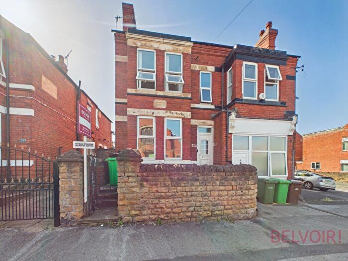4 Bedroom Semi-Detached House For Sale In Broomhill Road, Nottingham, NG6