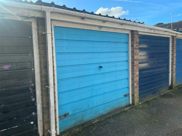 Garage / Parking To Rent In Timberleys, Littlehampton, BN17