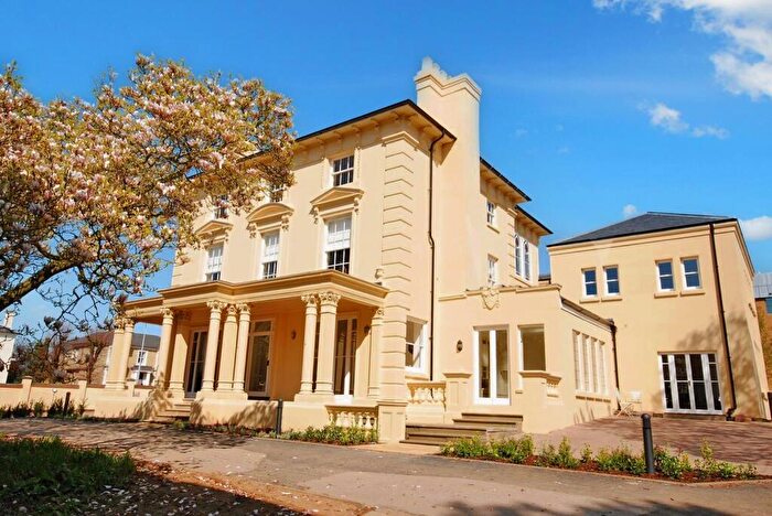 2 Bedroom Apartment To Rent In Beaumont Villa, Cliftonville, NN1