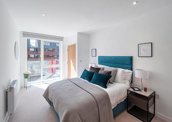 3 Bedroom Apartment To Rent In Queens Road, Peckham, SE15