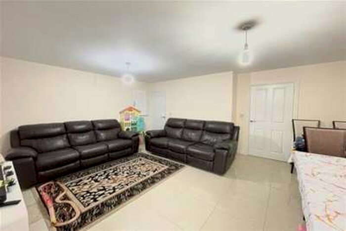 3 Bedroom House To Rent In Little Garden Close RM3