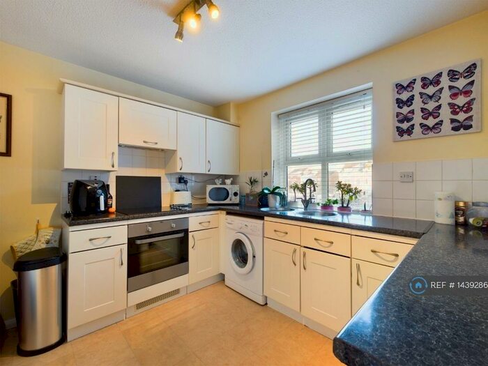 1 Bedroom Flat To Rent In Watermead, Aylesbury, HP19