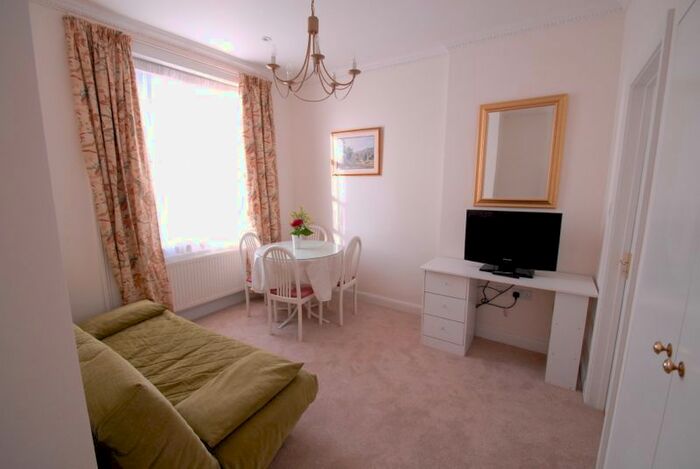 1 Bedroom Flat To Rent In Craven Hill Gardens, Bayswater, London, W2