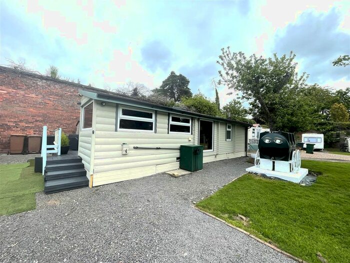 1 Bedroom Chalet To Rent In The Log Cabin, The Walled Garden, Foston Village, DE65