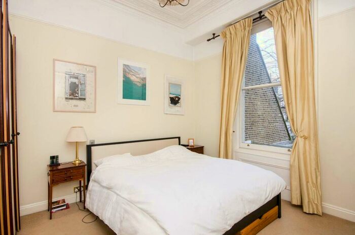 1 Bedroom Flat To Rent In Redcliffe Square, Chelsea, London, SW10