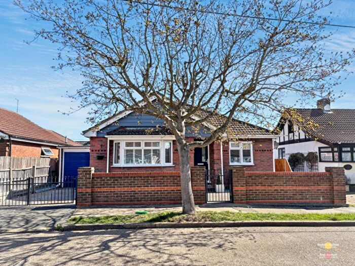 3 Bedroom Bungalow For Sale In Avon Road, Canvey Island, Essex, SS8