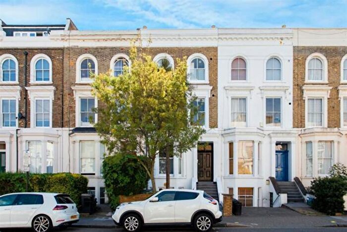 Flat To Rent In Yonge Park, London, N4