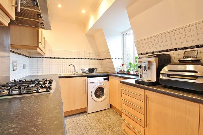 1 Bedroom Flat To Rent In Elizabeth Gardens, Isleworth, TW7