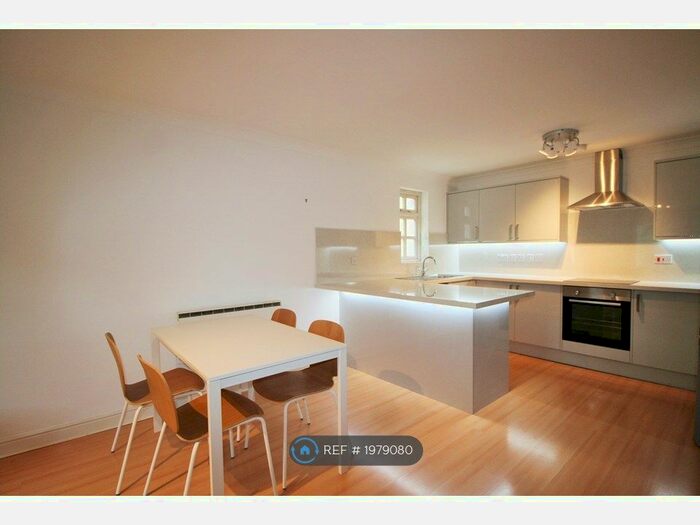 2 Bedroom Flat To Rent In Hadfield Close, Manchester, M14