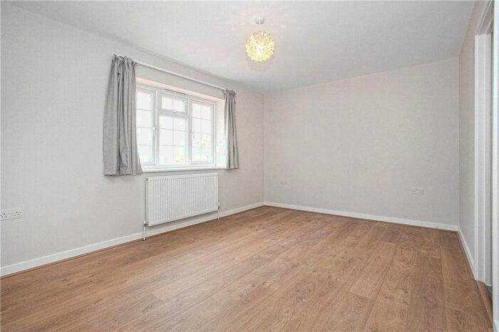 1 Bedroom Property To Rent In Queen Eleanors Road, Guildford, Surrey, GU2