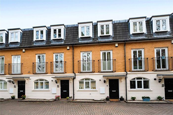 4 Bedroom Terraced House For Sale In Ravensbourne Avenue, Beckenham, BR3