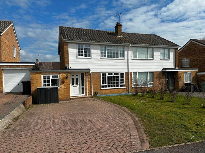 4 Bedroom Semi-Detached House For Sale In Windrush Way, Hythe, SO45