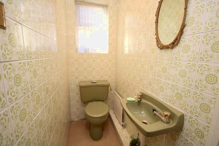 4 Bedroom Detached House For Sale In St Margarets Road, Edgware, Middlesex, HA8