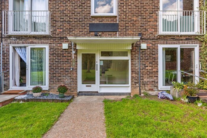 1 Bedroom Flat For Sale In Crombie Close, Waterlooville, Hampshire, PO8