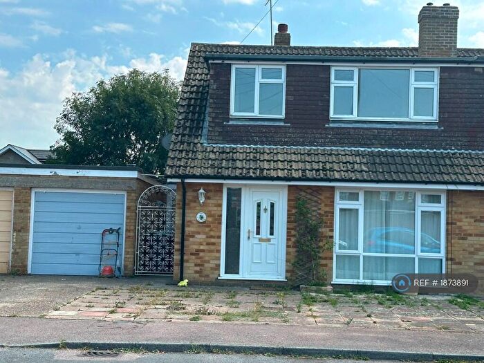 3 Bedroom Semi Detached House To Rent In The Green, Canterbury, CT2