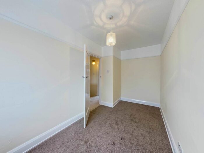 5 Bedroom Property To Rent In Brook Lane, Bexley, Kent, DA5