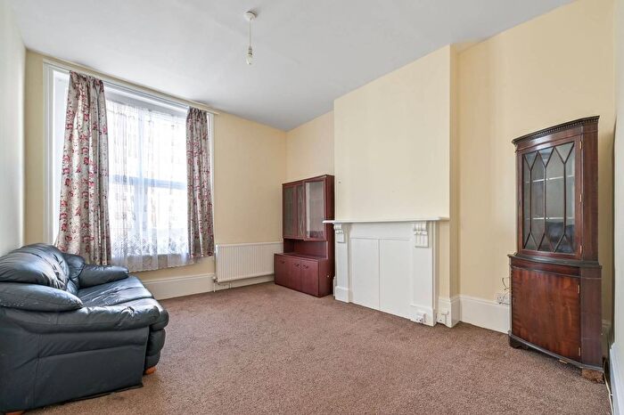 1 Bedroom Flat To Rent In Willesden Lane, Kilburn, London, NW6