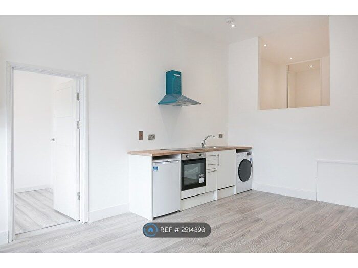 2 Bedroom Flat To Rent In High Street, Bracknell, RG12