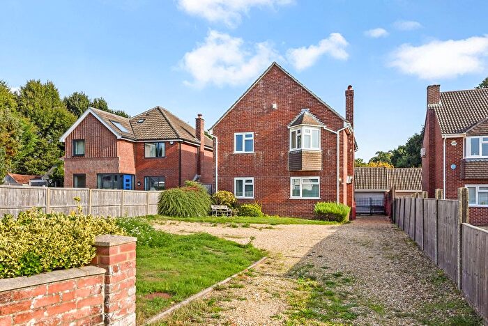 4 Bedroom Detached House For Sale In Southwick Road, North Boarhunt, Fareham, PO17