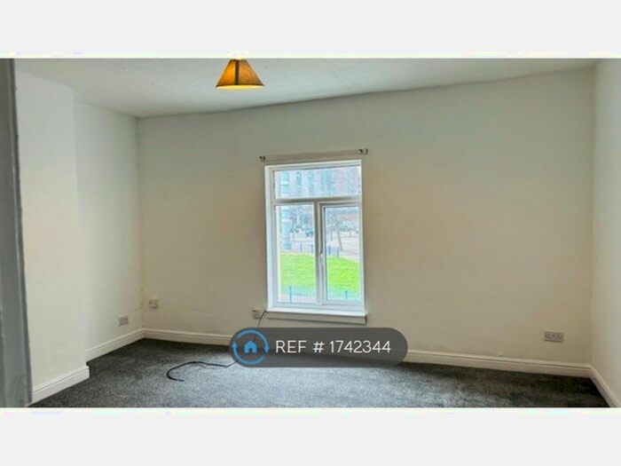 2 Bedroom Flat To Rent In Spring Street, Hull, HU2