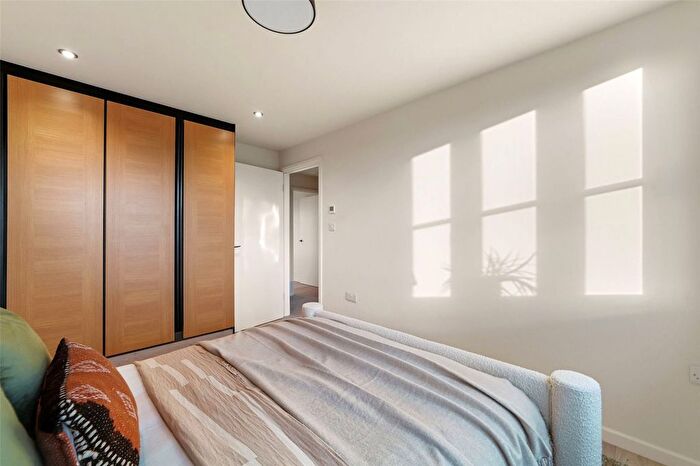 2 Bedroom Flat For Sale In Harley Court, Wanstead, London, E11