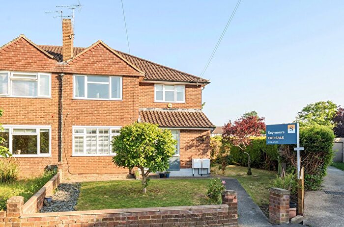 2 Bedroom Maisonette For Sale In West Molesey, KT8