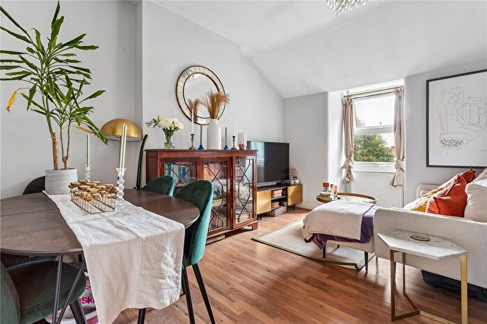 1 Bedroom Flat For Sale In London Road, Mitcham, CR4
