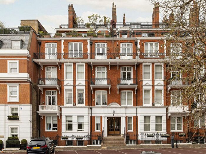 2 Bedroom Flat For Sale In Rutland Court, London, SW7