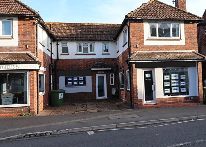 2 Bedroom Flat For Sale In Cooden Sea Road, Bexhill-On-Sea, TN39