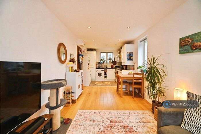 2 Bedroom Flat To Rent In Campbell Road, London, E3